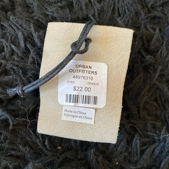 Urban Outfitters OU Rainbow Crystal Heart Ring Size 7 NWT - Picture 7 of 7